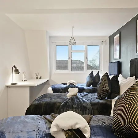 Nyaraló 20 Percent Off! Large Spacious Abode With Games Room! *