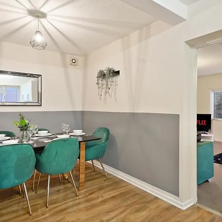 20 Percent Off! Large Spacious Abode With Games Room! Prázdninový dům *