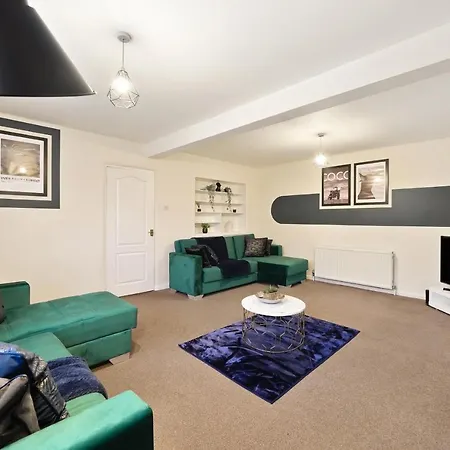 Casa de Férias 20 Percent Off! Large Spacious Abode With Games Room!